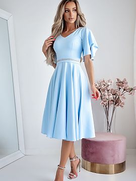 Rochie elegantă With You  O rochie elegantă în nuanțe de albastru este o propunere ideală pentru ocazii deosebite. Confecționată dintr-un material de înaltă c