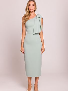 Rochie elegantă Moe  Rochie midi eleganta cu croiala creion, care subliniază silueta feminină. Modelul impresionează cu croiala asimetrică cu un motiv pe o u