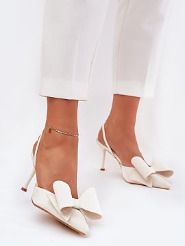 Pantofi cu toc subţire (stiletto) Step in style  Elegantele tocuri deschise la spate sunt o alegere excelentă pentru femeile care doresc să îmbine stilul cu confortul. Realizate din mate