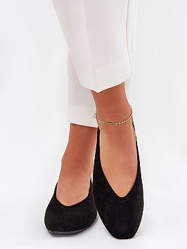 Balerini Step in style  Balerini clasici din piele ecologică, așezați pe un toc plat. Model cu vârfuri ușor rotunjite, care conferă un aspect subtil și elega
