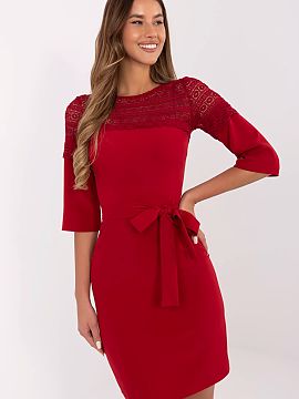 Rochie elegantă Lakerta  Rochie cocktail elegantă cu croială tip creion, accentuând silueta feminină. Confecționată dintr-o amestec de înaltă calitate de bum