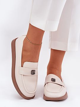 Mocasini Step in style  Elegantele mocasini de la marca Vinceza, plasați pe o platformă delicată, care combină confortul cu un stil subtil. Vârfurile rotunjite