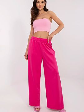 Pantaloni de trening Italy Moda  Pantaloni de trening confortabili și eleganți cu un caracter casual sunt alegerea perfectă atât pentru ziua de zi, cât și pentru munc�