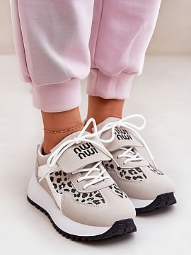 Pantofi de sport Step in style  Pantofi sport pentru femei din piele ecologică, fabricați din piele ecologică. Plasate pe o platformă. Vârful pantofilor este decorat c