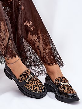 Mocasini Step in style  Elegante moccasini da donna del marchio Vinceza. Realizzati in pelle naturale di alta qualità. Pianta piatta per garantire comfort per tutt