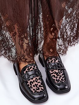 Mocasini Step in style  Elegante mocasini pentru femei de la marca Vinceza. Realizate din piele naturală de înaltă calitate. Plasate pe un toc plat, asigură con