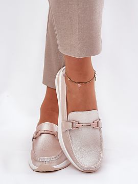 Mocasini Step in style  Mocasini pentru femei de la marca S.Barski. Realizati din piele naturala, asezati pe o platforma delicata, care combina confortul cu un stil