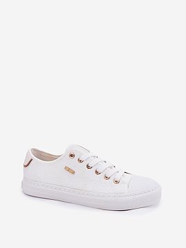 Tenişi Step in style