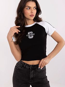 Tricou NM  Tricou scurt pentru femei cu broderie și paiete este un model casual cu detalii la modă, care se potrivește perfect în ținutele de zi c