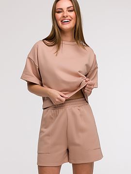 Pantaloni scurţi BeWear  Shorturile de damă cu croială lejeră și confortabilă sunt must-have în garderoba de vară. Fabricate cu grijă pentru confort și stil