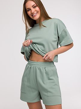 Pantaloni scurţi BeWear  Pantaloni scurți de damă cu croială lejeră și confortabilă sunt un must-have în garderoba de vară. Croiți cu grijă pentru confort 