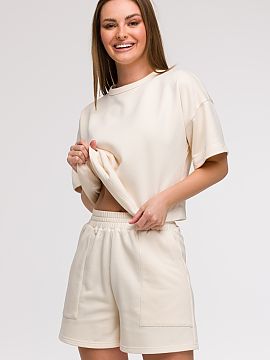 Pantaloni scurţi BeWear  Pantaloni scurți pentru femei cu croială lejeră și confortabilă sunt un must-have în garderoba de vară. Realizați cu gând la confor