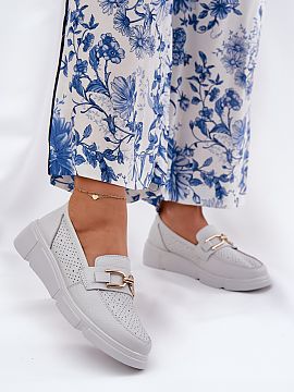 Mocasini Step in style  Mocasini pentru femei din piele naturală, așezați pe o talpă ușor înaltă, combină eleganța cu confortul. Vârfurile rotunjite asigu