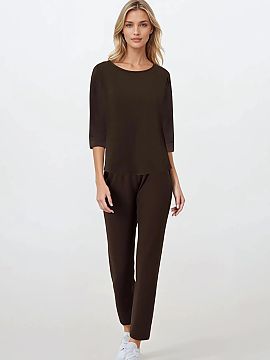 Pijama Momenti Per Me  Această pijama în două piese combină stilul feminin cu confortul și eleganța, fiind ideală atât pentru odihnă pe timp de noapte, c�