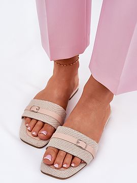 Şlapi Step in style  Șlapi plate pentru femei din material textil, care combină confortul cu un stil subtil. Decorate în față cu o curea subțire cu cataram