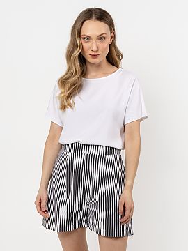 Pantaloni scurţi awama  Stil și confort, aceste pantaloni scurți sunt combinația perfectă între eleganță și confort. Realizați dintr-un материал u�