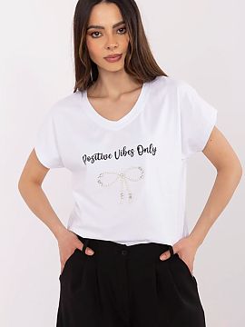 Tricou Factory Price  Tricou casual pentru femei creat cu gândul la confortul zilnic și aspectul la modă. Croit din bumbac de înaltă calitate cu adaos de ela