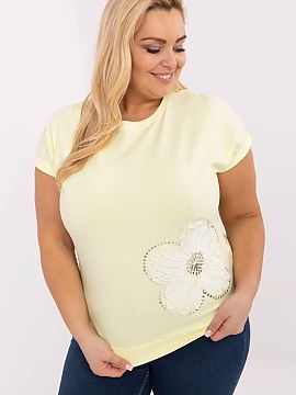 bluză plus size Relevance  Bluza casual plus size este o propunere ideală pentru femeile care apreciază confortul și accentele decorative subtile. Realizată dintr-