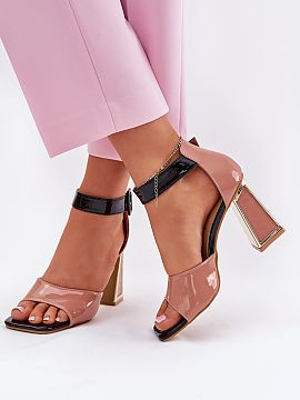 Sandale cu toc Step in style  Elegantele sandale de damă de la marca Vinceza sunt o alegere excelentă pentru ocazii speciale. Realizate din piele ecologică de înaltă