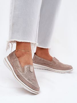 Mocasini Step in style  Pantofi pentru femei din piele naturală sunt o combinație de eleganță și confort. Acest model se remarcă prin vârfuri rotunjite, care