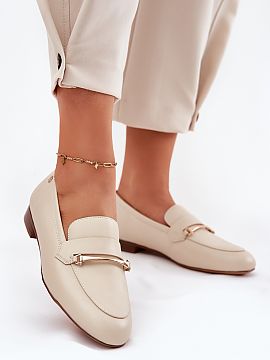 Mocasini Step in style  Mocasini pentru femei de la marca Maciejka sunt o alegere elegantă pentru femeile care apreciază confortul și stilul. Realizate din piele