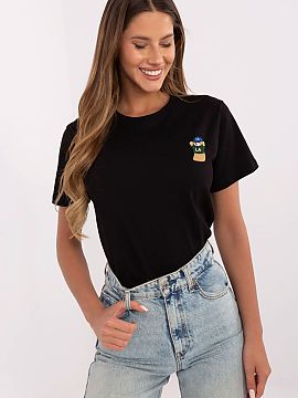 Tricou Factory Price  Un tricou de damă fermecător în stil casual este o propunere ideală pentru ținutele de zi cu zi cu o notă de farmec feminin. Realizat 