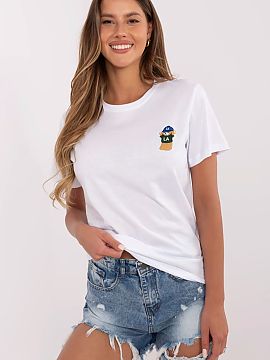 Tricou Factory Price  Frumoasa tricou casual pentru femei este o propunere ideală pentru ținutele zilnice cu o notă de farmec feminin. Confecționat din bumbac