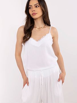 Top Fresh Made  Tricoul elegant pentru femei în stil casual este o propunere ideală pentru zilele de vară sau ca bază pentru jachete ușoare și sacouri