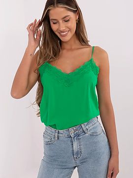 Top Fresh Made  Tricoul elegant pentru femei în stil casual este o propunere ideală pentru zilele de vară sau ca bază pentru jachete ușoare și sacouri