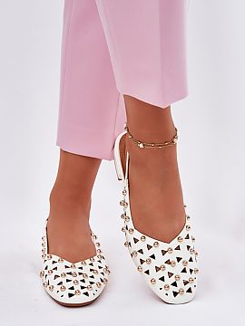 Balerini Step in style  Balerinii damă cu decorațiuni sunt o combinație între eleganță și confort pentru ziua de zi. Modelul perforat adaugă ușurință și