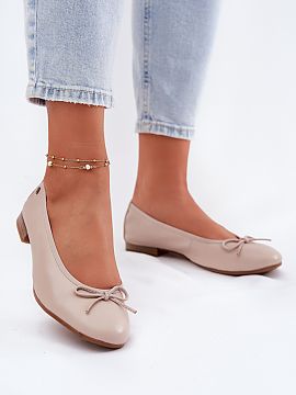 Balerini Step in style  Elegantele balerini pentru femei de la marca Maciejka sunt o alegere excelentă pentru femeile care apreciază stilul clasic și confortul. 