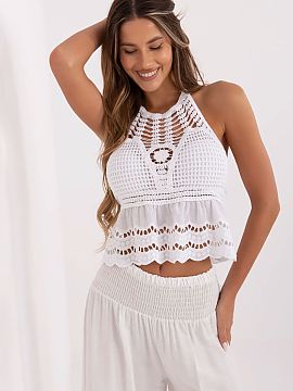 Top Italy Moda  Top elegant în stil boho, confecționat dintr-un tricot aerisit și dantelat, care subliniază frumos caracterul estival al stilizării. Mo