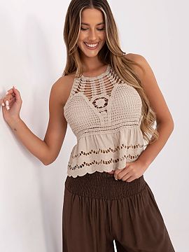 Top Italy Moda  Un top stil boho, realizat dintr-un tricot transparent, care subliniază frumos caracterul estival al stilizării. Model cu lungime scurtă 