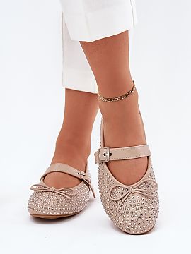 Balerini Step in style  Balerinii sunt realizati din piele ecologica. Modelul decorat cu detalii subtile, cu varfuri rotunjite, adauga lejeritate si farmec feminin.