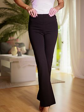 Pantaloni de damă Mirale  Pantaloni clopot din tricot de bumbac. Adăugarea de elastan face materialul mai elastic și rezistent la deformări. Pantalonii au o bandă