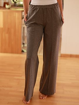 Pantaloni de damă Mirale  Pantaloniul Flint a fost realizat din tricot de bumbac îmbogățit cu elastan. Se caracterizează printr-o talie înaltă și picioare larg