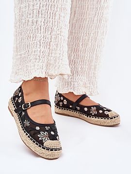 Espadrile Step in style  Espadrile de damă cu model de flori frumos brodat, sunt alegerea perfectă pentru zilele calde. Plasate pe o platformă împletită. Pe mij