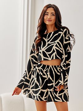 Pantaloni scurţi Roco Fashion  Szorty Ilaria sunt combinația perfectă între stil, confort și libertatea verii, create pentru femeile care doresc să se simtă la modă