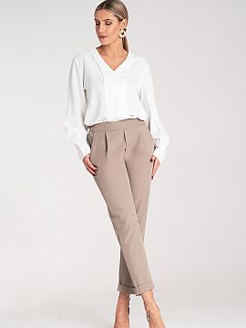 Pantaloni de damă Figl  Pantaloni eleganți cu croială slim fit și cu tivuri rulate. Talie înaltă cu bandă elastică pentru confort, iar cusăturile subtile ac