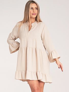 Rochie de zi Figl  Rochie lejeră cu volane. Decolteu în formă de inimă cu guler delicat și închidere cu nasture.