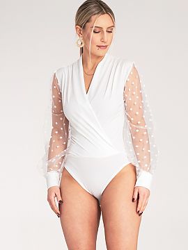 Corset Figl  Rochie cu decolteu adânc în formă de plic și mâneci cu volane din tulle cu buline.