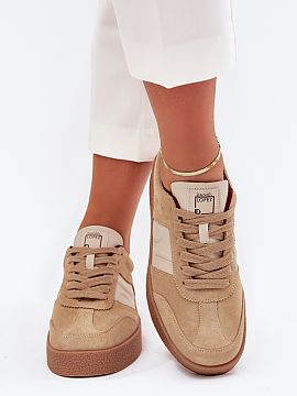 Pantofi de sport Step in style  Daniel Lopez a început aventura proiectării acum mulți ani, datorită părinților săi, care, fiind și ei designeri, i-au insuflat dori