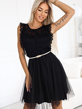 Rochie elegantă Numoco  Această rochie neagră deosebită combină dantela romantică și tulle-ul ușor, creând o stilizare feminină și subtilă pentru orice o