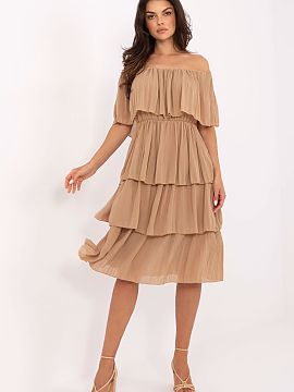 Rochie elegantă Och Bella  Rochie lejera și feminină, ideală pentru zilele calde de vară. Croiala evazată subliniază frumos silueta, iar elasticul cusut în tali