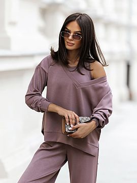 set LaBalancia  Un set elegant pentru femei creat pentru confort și aspect feminin. Este compus din trei elemente perfect potrivite. Bluza cu mâneci lungi