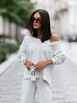 set LaBalancia  Setul elegant pentru femei creat cu gândul la confort și aspectul feminin. Este compus din trei elemente perfect potrivite. Bluza cu mâne