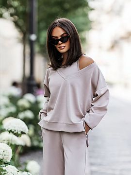 set LaBalancia  Setul elegant pentru femei creat pentru confort și aspect feminin. Este compus din trei elemente perfect potrivite. Bluza cu mâneci lungi 