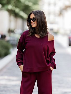 set LaBalancia  Elegantul set de damă creat cu gândul la confort și aspect feminin. Este compus din trei elemente perfect potrivite. Bluza cu mâneci lun