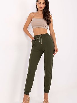 Pantaloni de trening Factory Price  Aceste pantaloni de trening stilți sunt combinatia perfectă între confort și stil casual modern. Realizate dintr-o combinație dominant