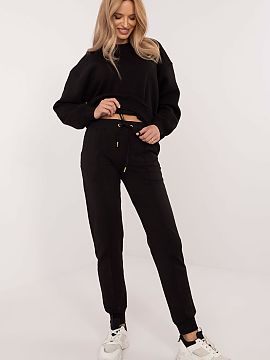 Pantaloni de trening Factory Price  Aceste pantaloni de trening stilati sunt combinatia perfecta intre confort si un stil casual modern. Realizati dintr-o combinatie dominanta 